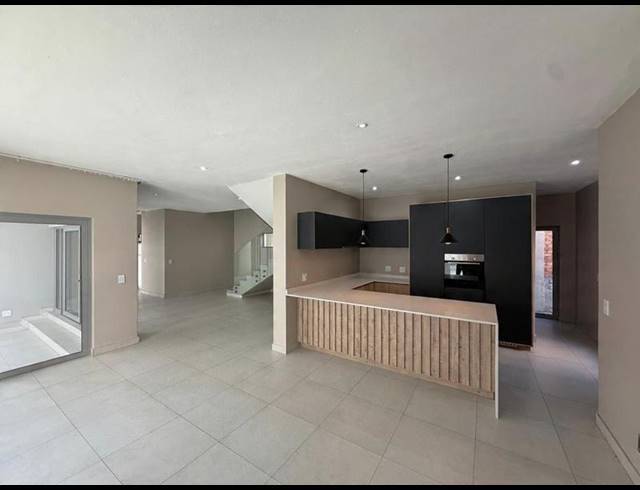 4 BEDROOM CLUSTER FOR SALE IN BRYANSTON